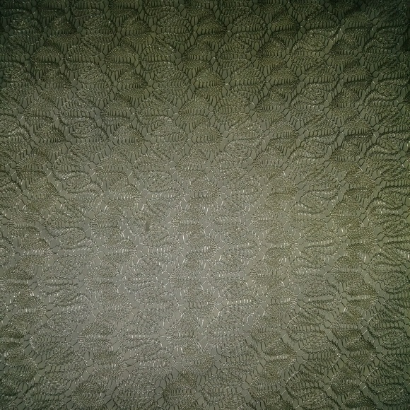 Ivory lace sharkbite blouse - Picture 2 of 3